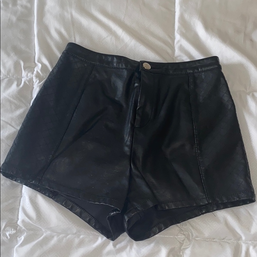 Super high waisted leather short shorts! Size 4